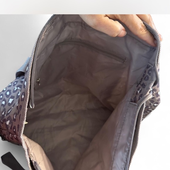 Chic Leopard Print Tote Bag - Picture 6 of 8